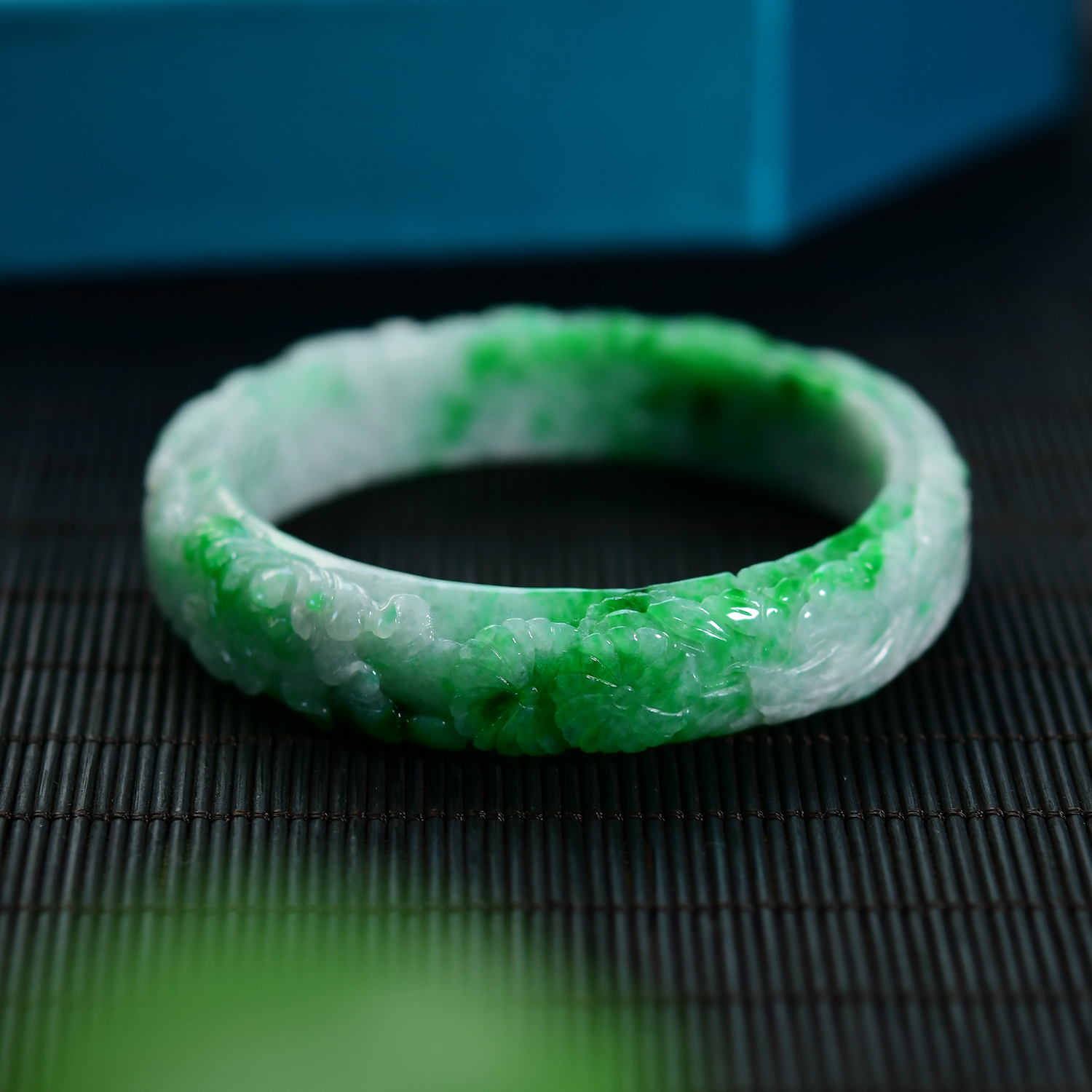 天然缅甸翡翠A货雕刻凤穿牡丹 手镯 辣阳绿色 大圈口59～60