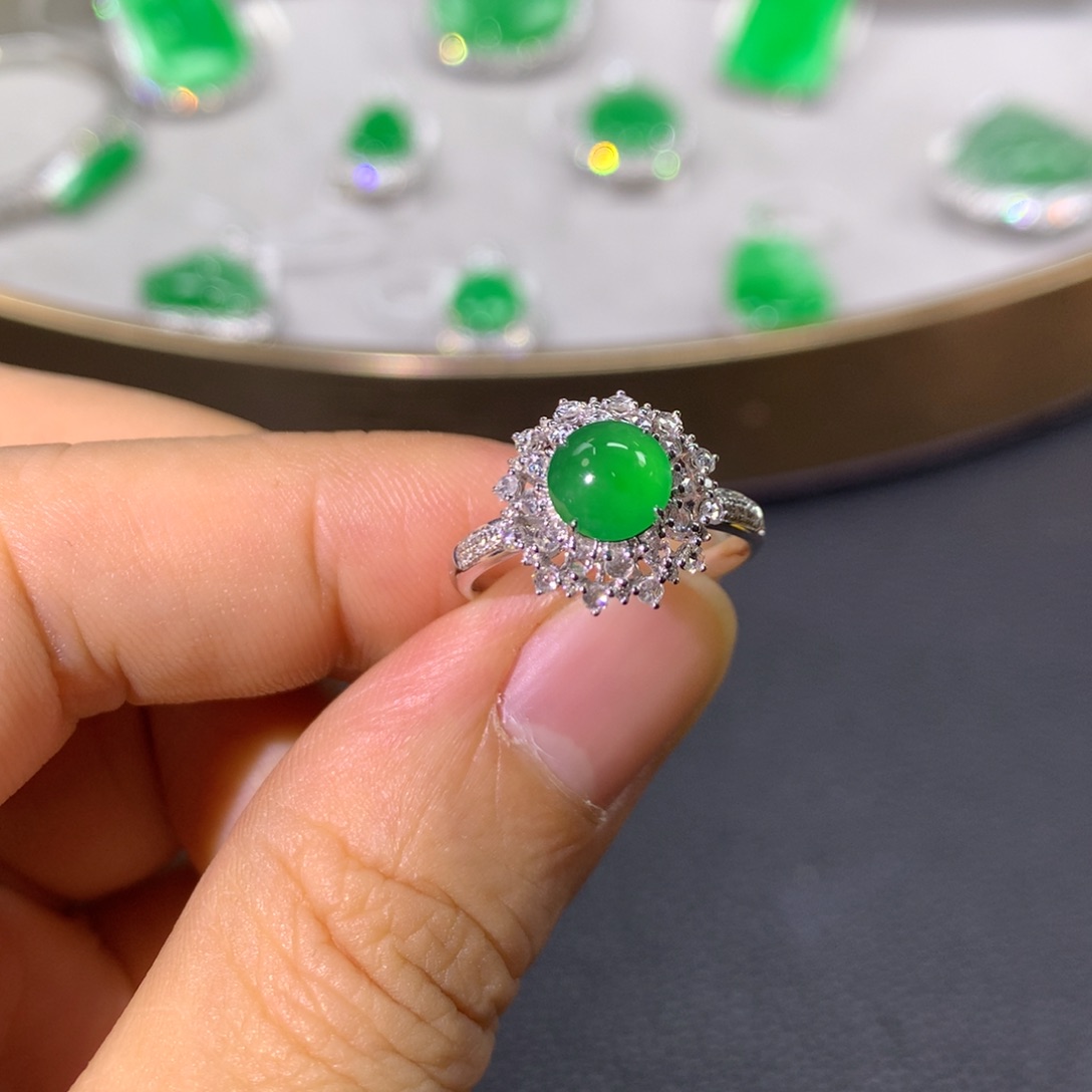 翡翠戒指18K金镶嵌翡翠