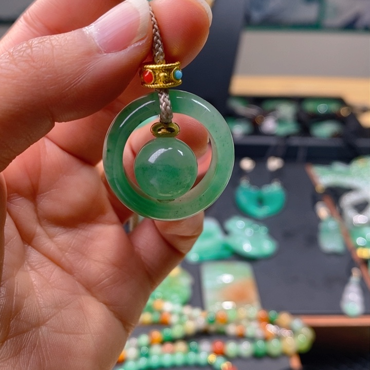 石英质玉挂件未镶嵌