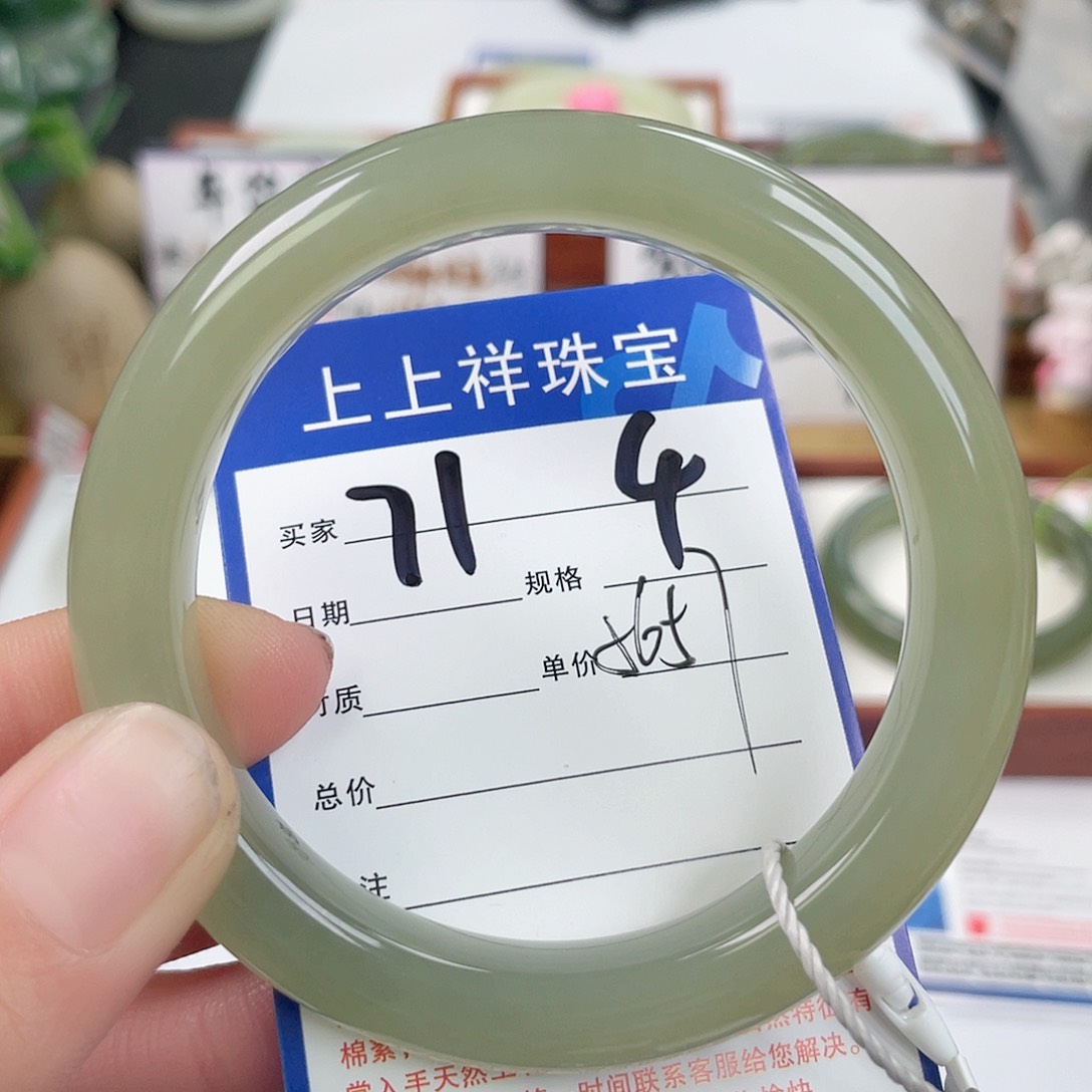 和田玉手镯未镶嵌