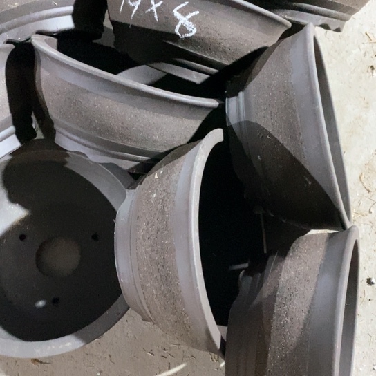 紫砂花盆100-9。      19-8