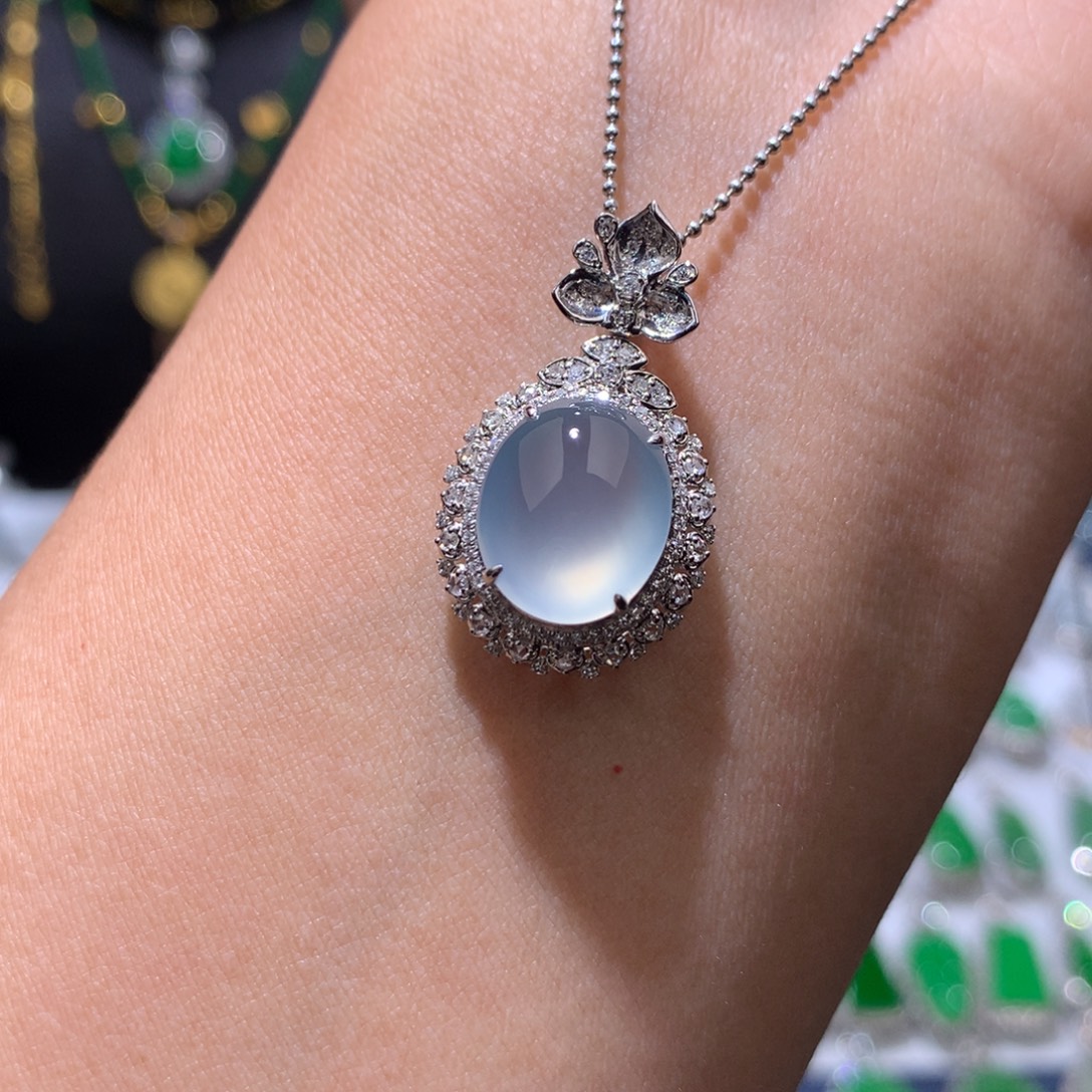 翡翠18K金镶嵌吊坠(赠链)