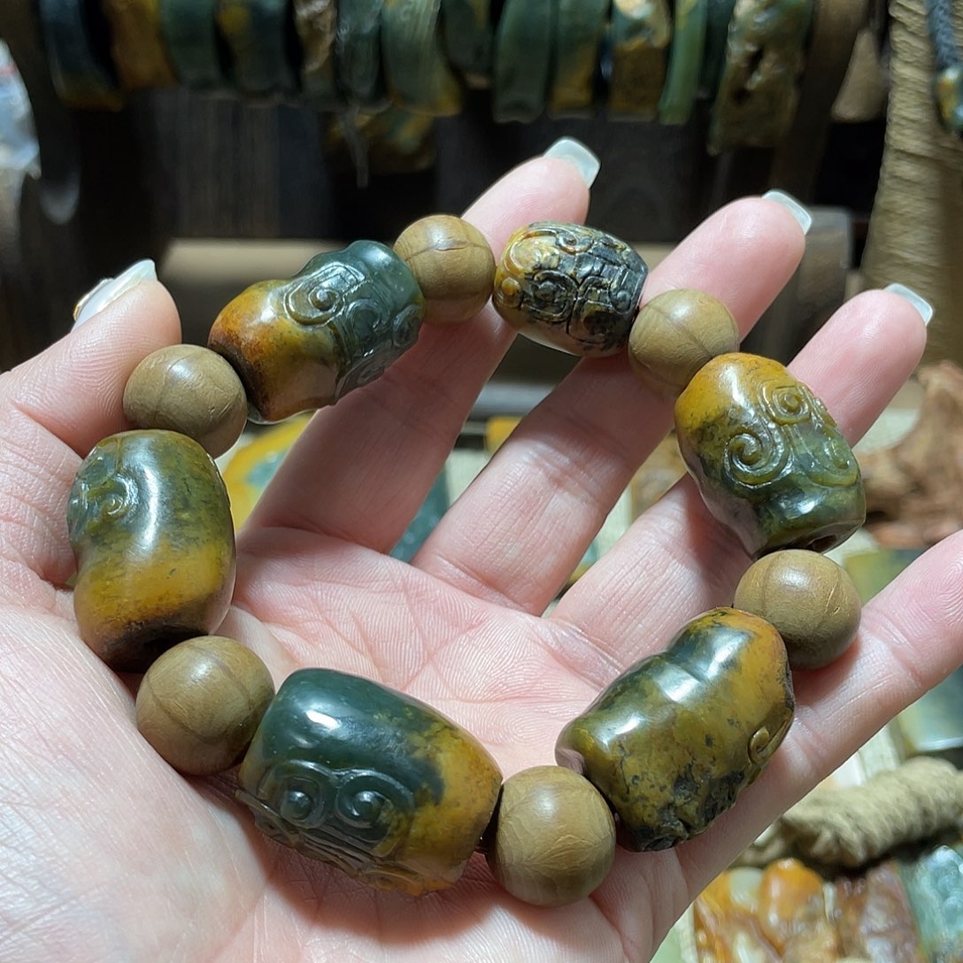 岫岩河磨玉（透闪石质玉）挂件未镶嵌