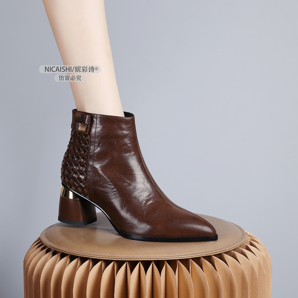 2024年新款法式时尚短靴中粗跟短靴女小众尖头棕色加绒裸靴0374