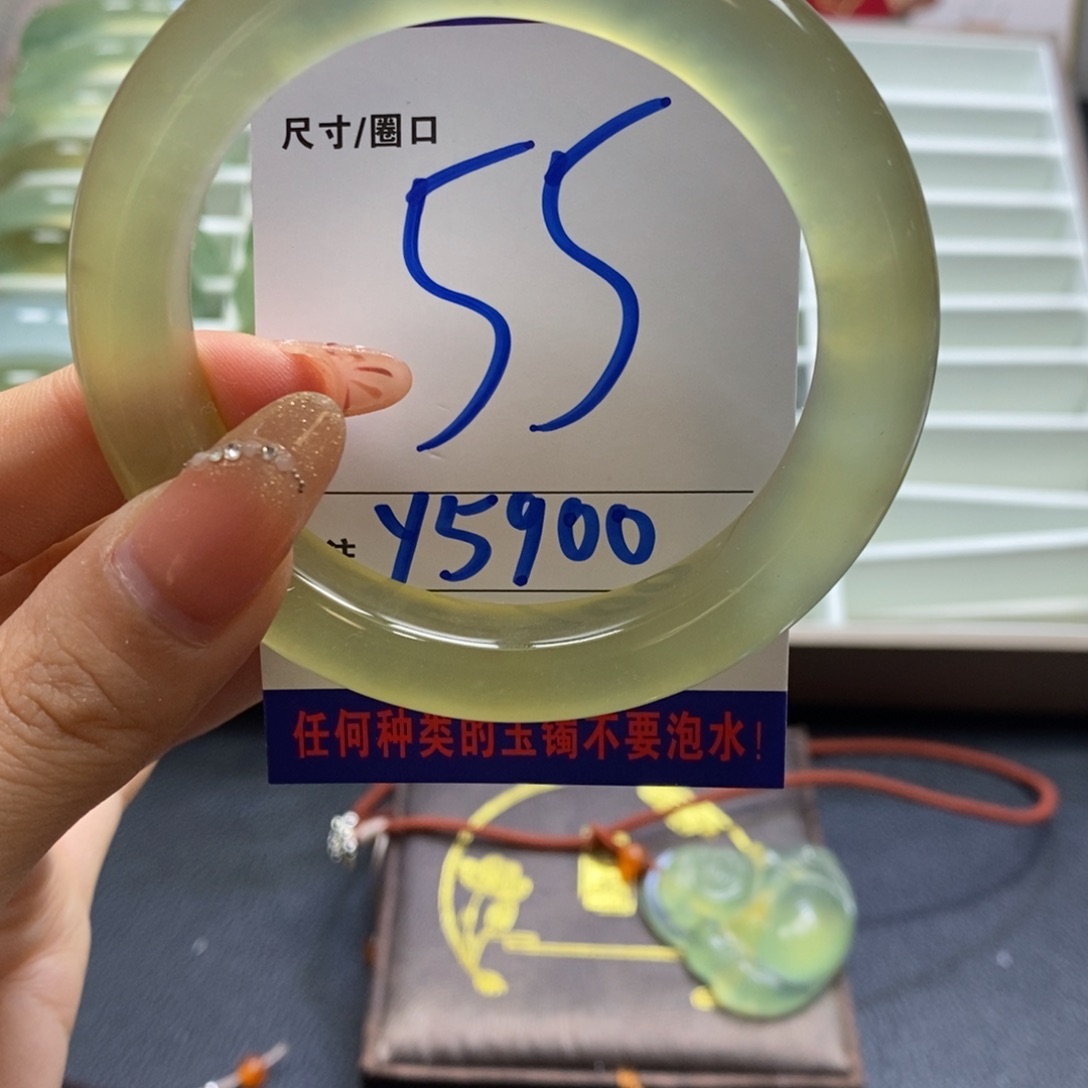 蛇纹石玉手镯未镶嵌