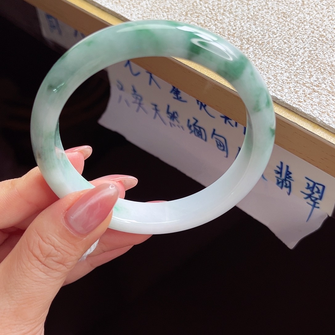 翡翠未镶嵌手镯手镯