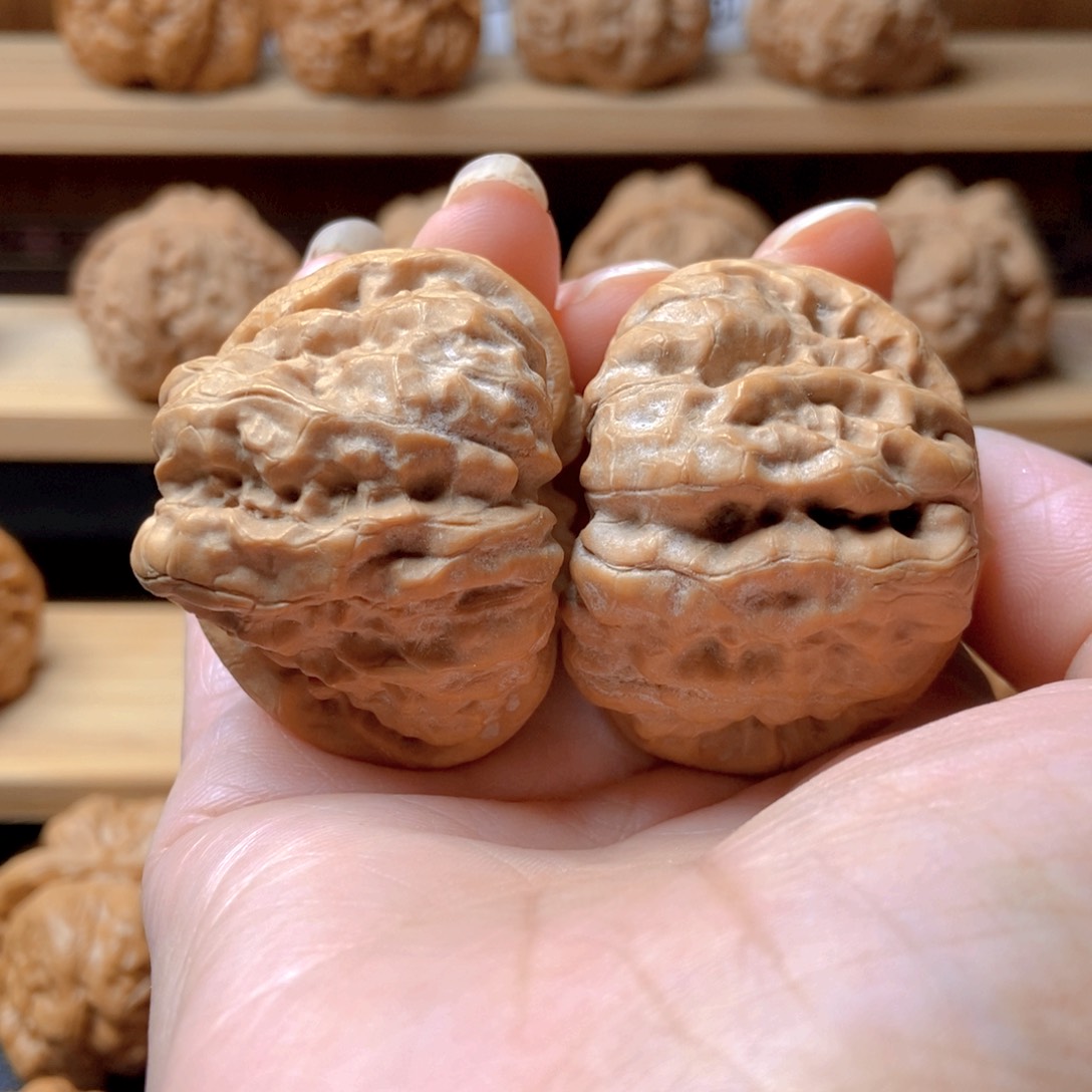 文玩核桃吊坠在****…蛤蟆头