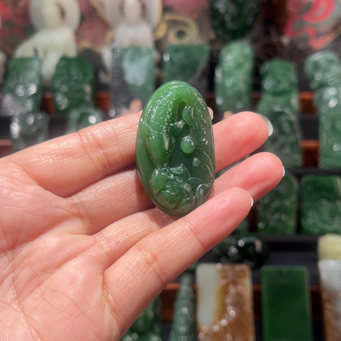 顺***。和田玉（碧玉）未镶嵌颈饰