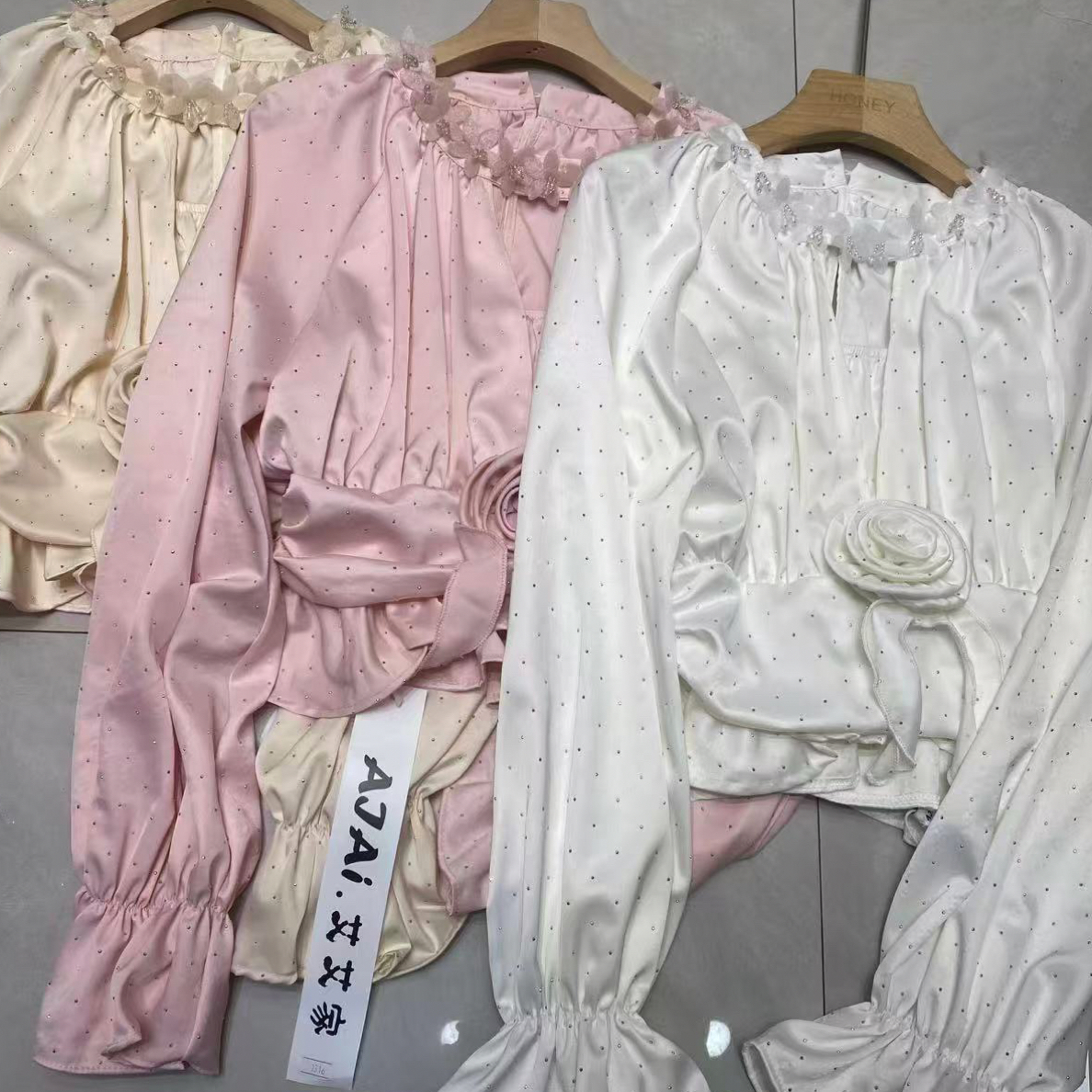 轻熟风立体花朵褶皱收腰显瘦烫钻衬衫女洋气减龄百搭上衣
