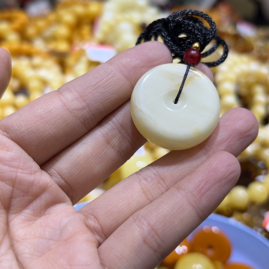 琥珀珠宝奇石未镶嵌