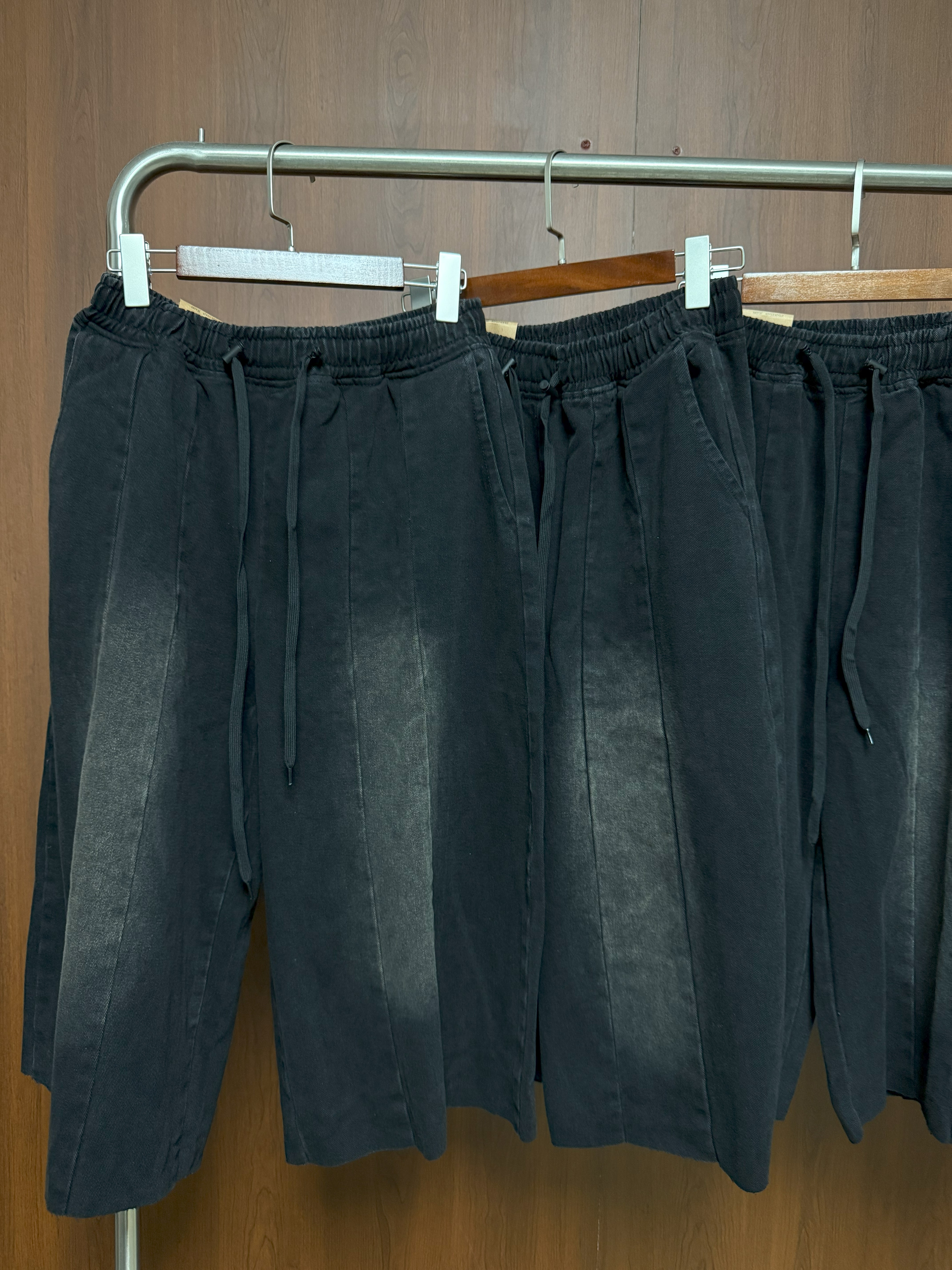 24# 休闲黑色六分裤 G