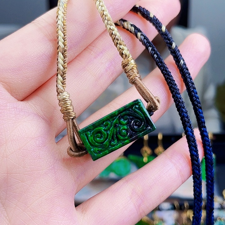 翡翠颈饰未镶嵌饰品