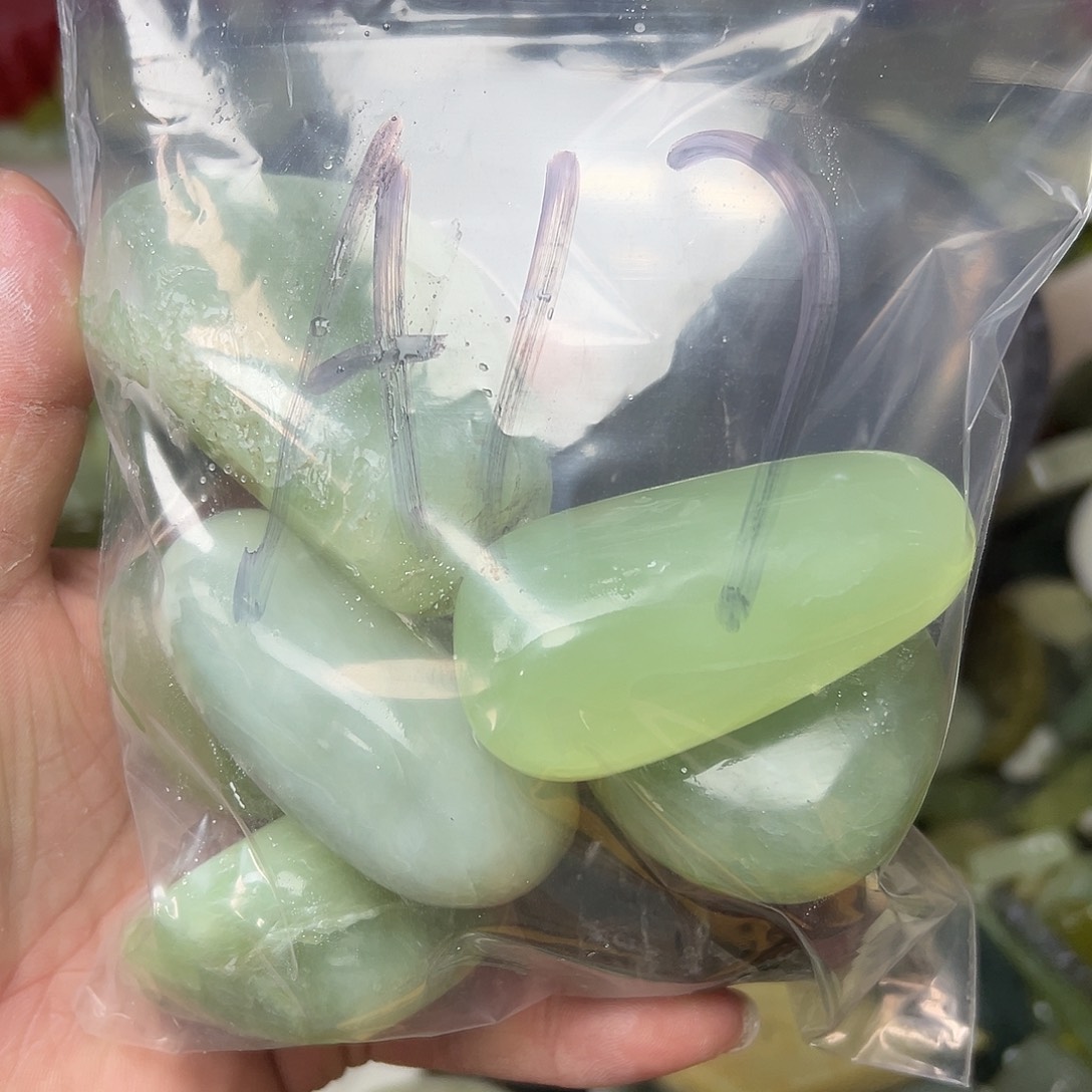 T***泡蛇纹石玉未镶嵌鱼缸石 盆景石
