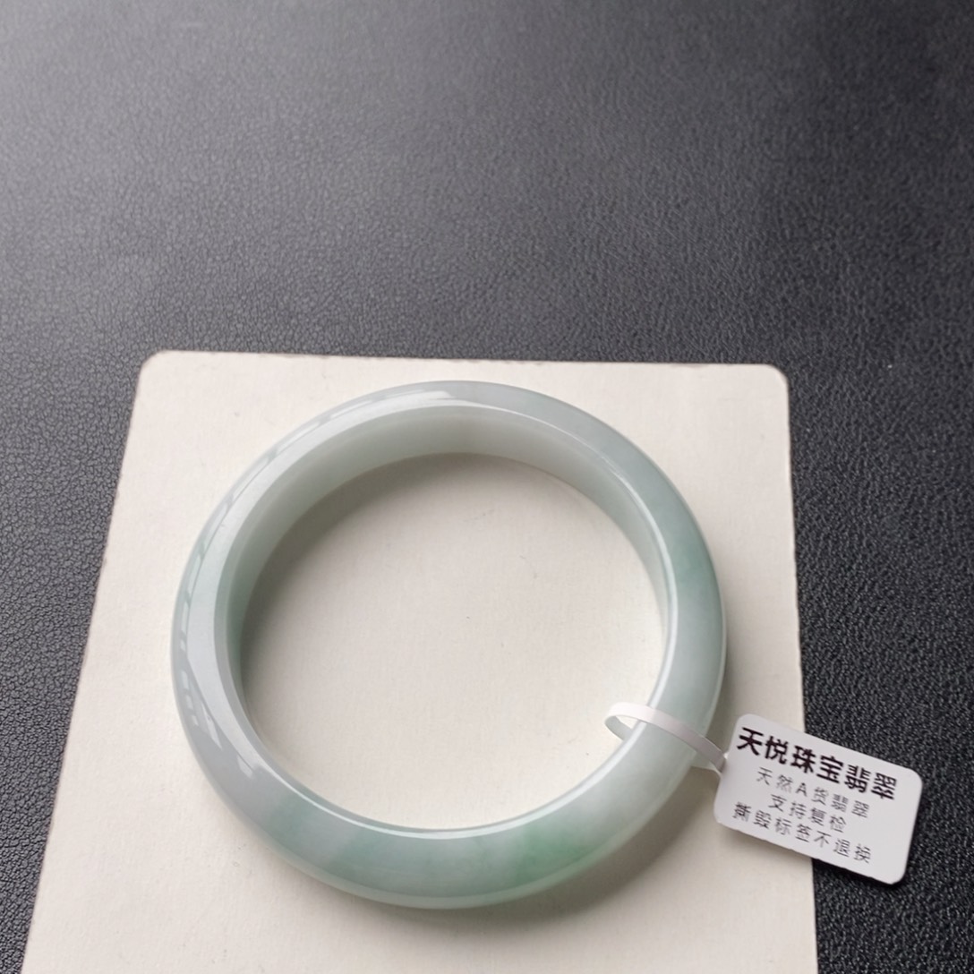 翡翠手镯未镶嵌绿