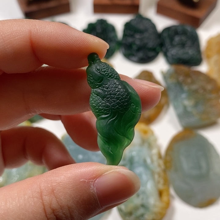 定制翡翠未镶嵌力争上游