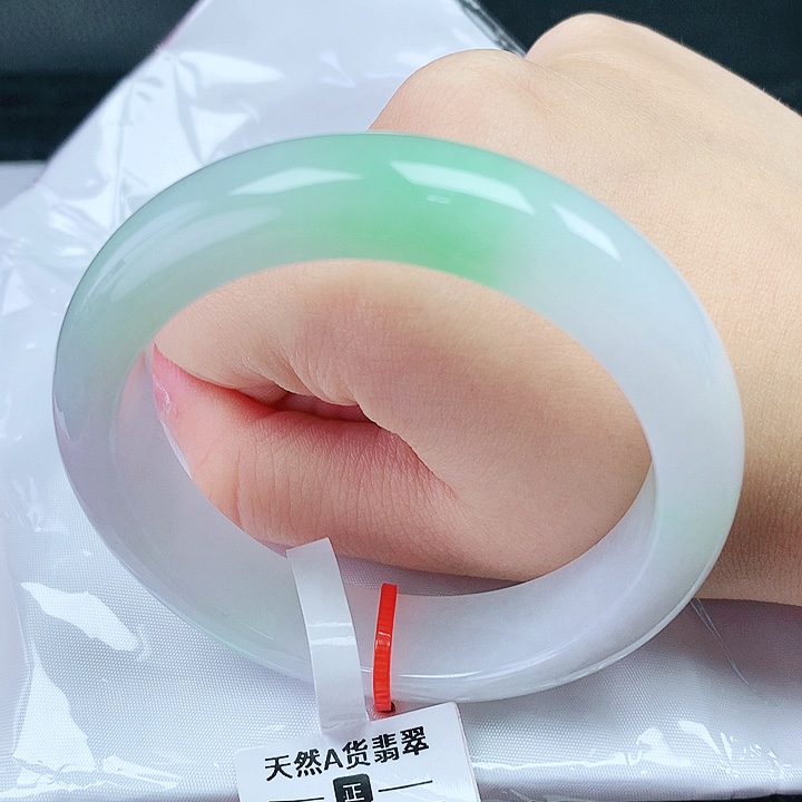 翡翠手镯未镶嵌52圈