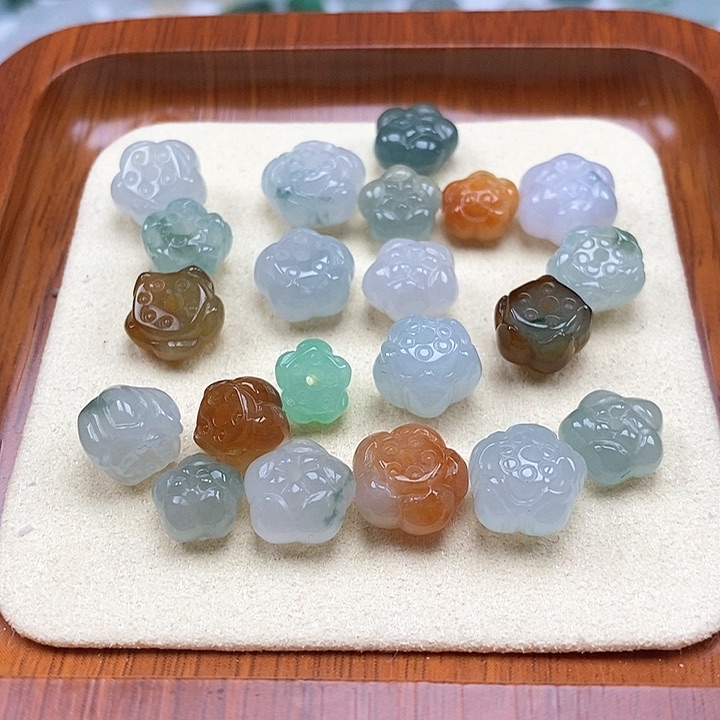 翡翠颈饰未镶嵌一个60