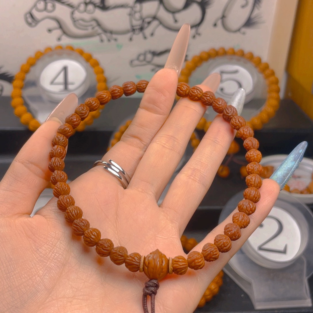 李***建桃核吊坠0.777777777