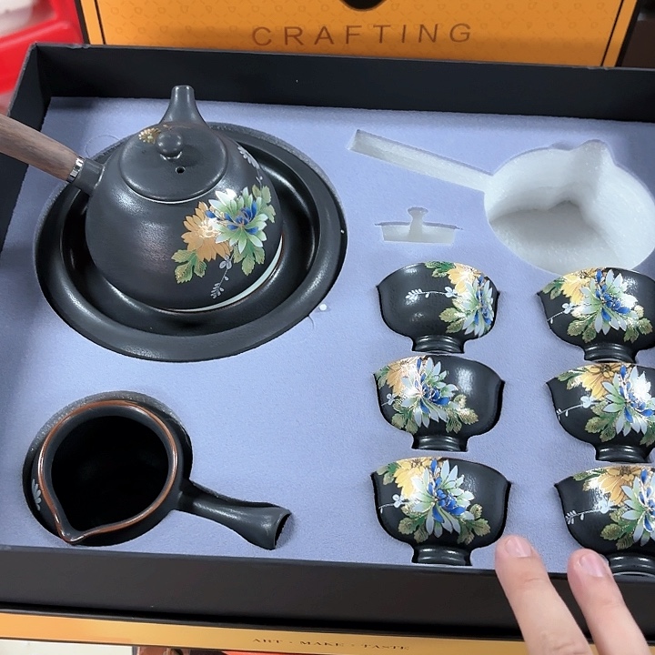 孤品茶具套装等。        