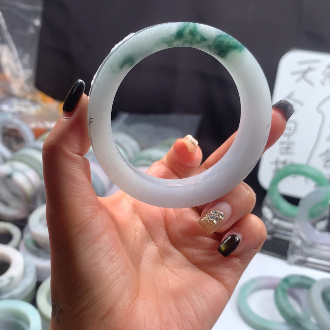 定制翡翠未镶嵌手镯