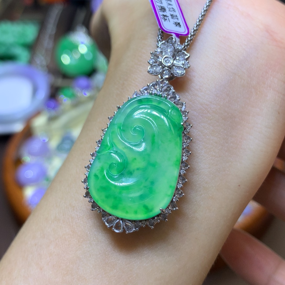 【闪购商品】翡翠颈饰18K金镶嵌翡翠