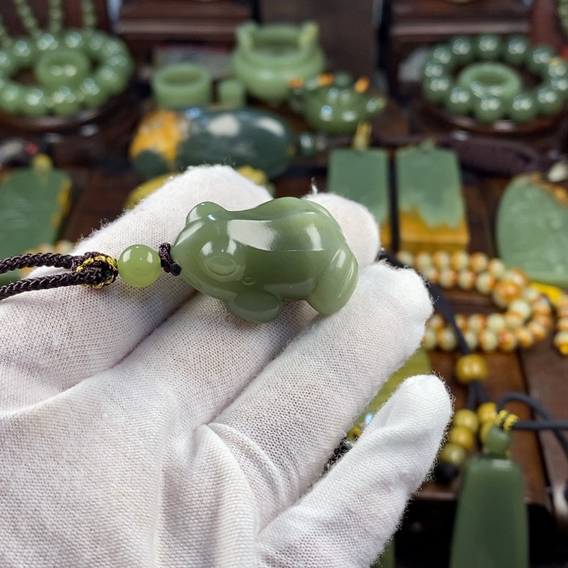 【闪购商品】岫岩老玉（透闪石质玉）颈饰未镶嵌