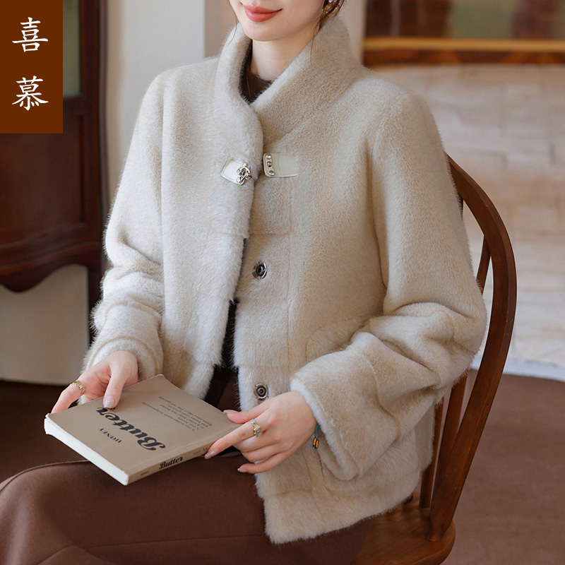 新中式妈妈秋冬短款水貂绒外套中老年女洋气皮草新款皮毛一体大衣