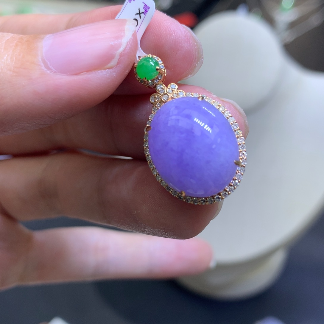 颈饰18K金镶嵌翡翠