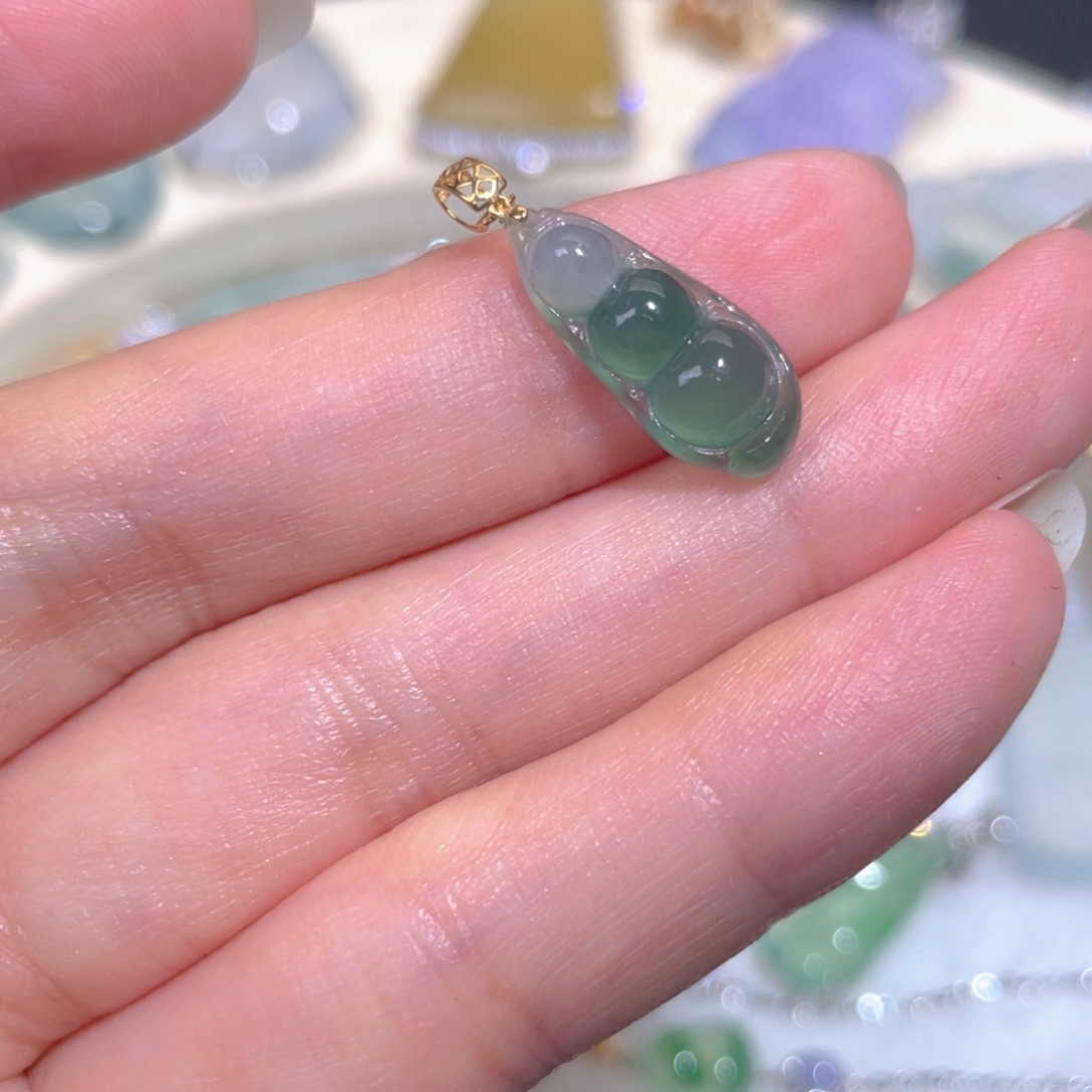颈饰18K金镶嵌翡翠翡翠