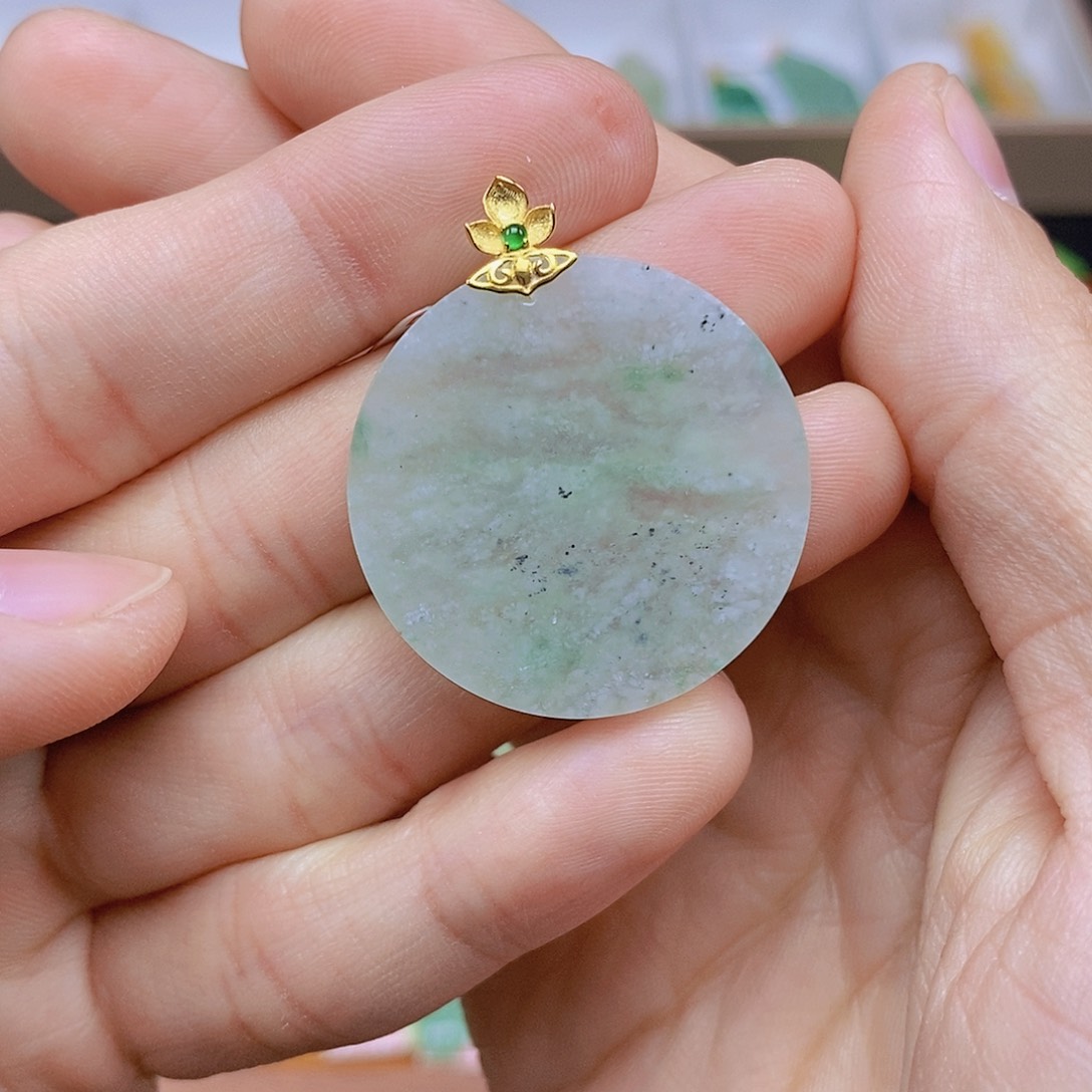 翡翠颈饰18K金镶嵌翡翠