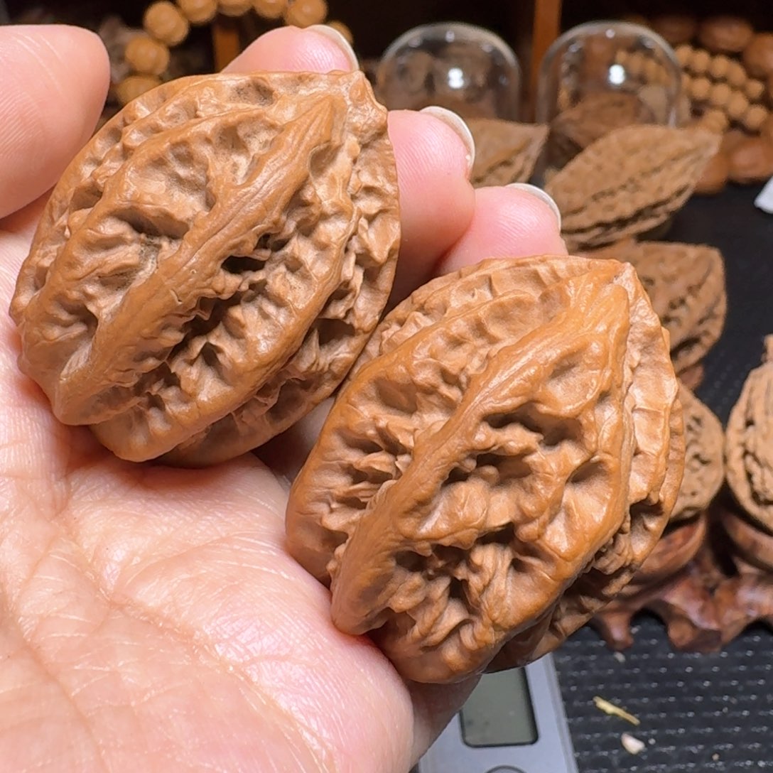 文玩核桃把件红油狮子头