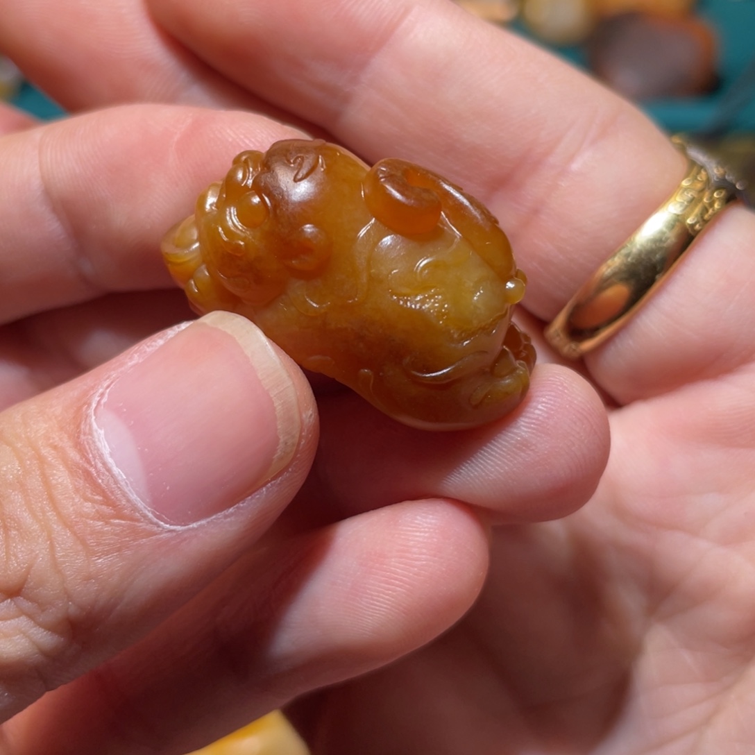 军***和田玉未镶嵌颈饰