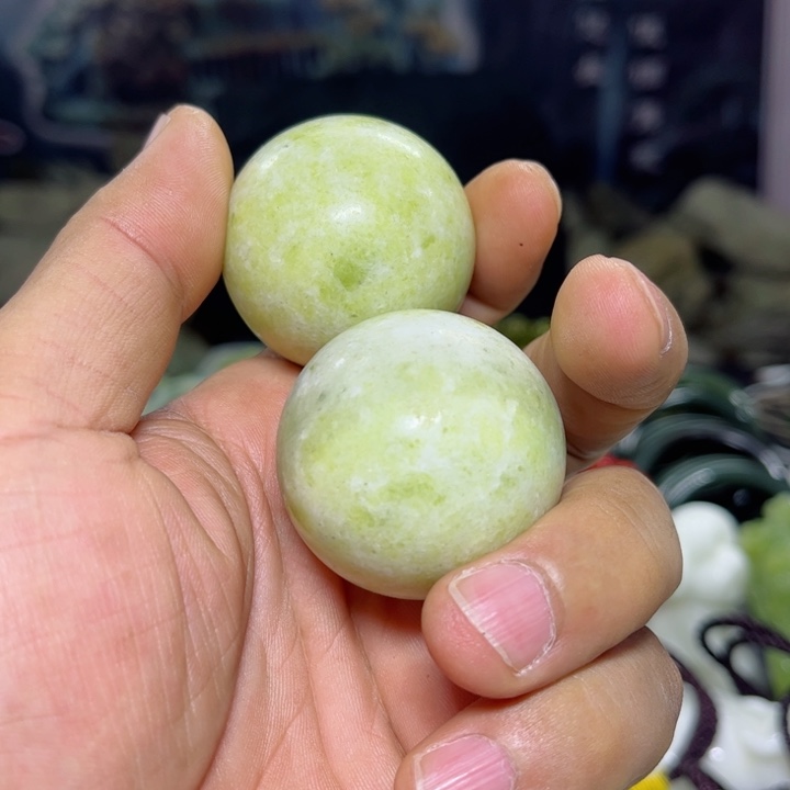 蛇纹石玉玉球未镶嵌