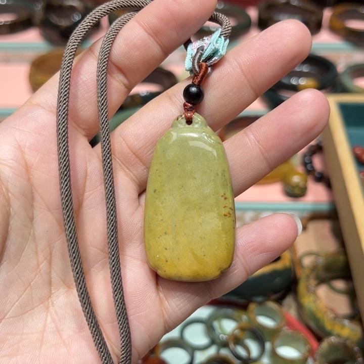 竹***️岫岩河磨玉（透闪石质玉）未镶嵌手镯