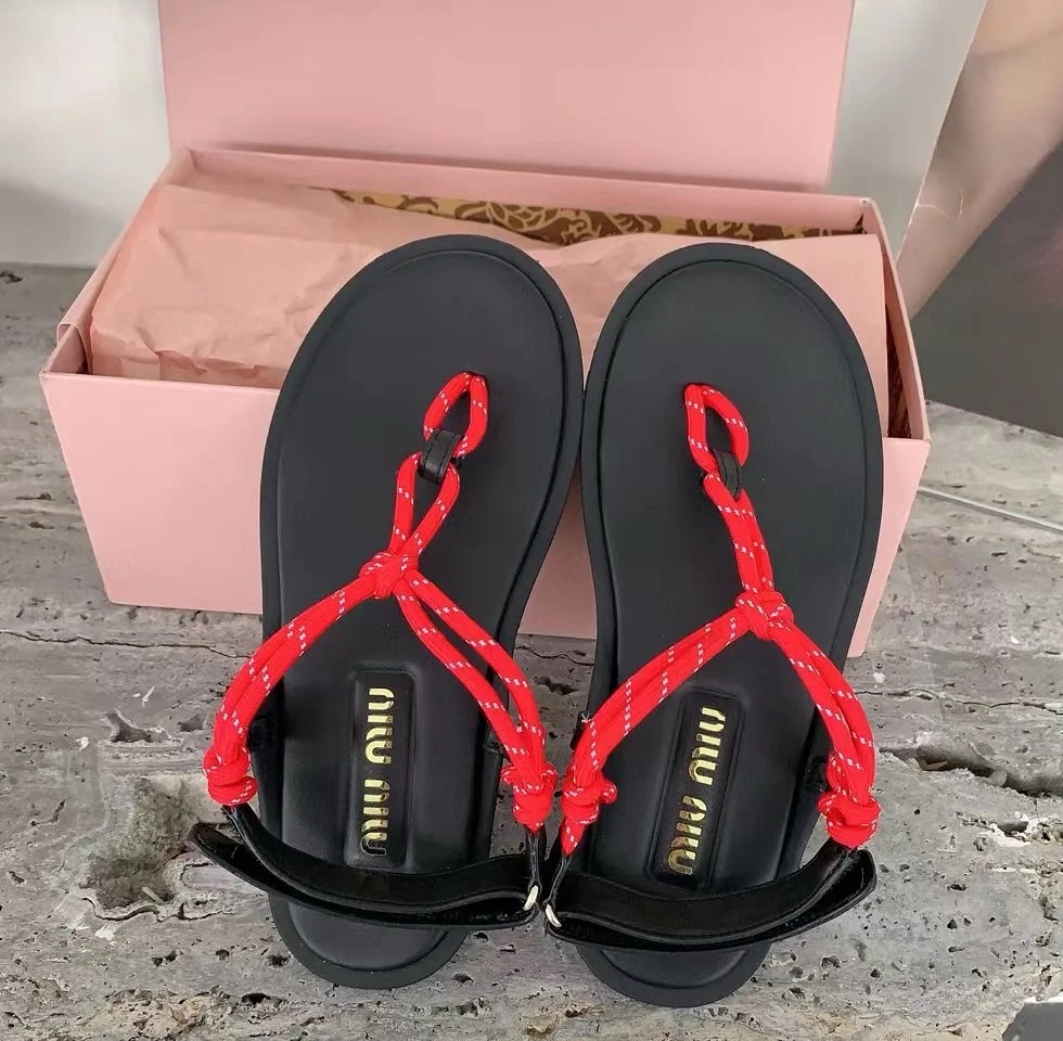 全新未使用 MIU MIU/缪缪 Riviere 露趾平底 一字带凉鞋 35码