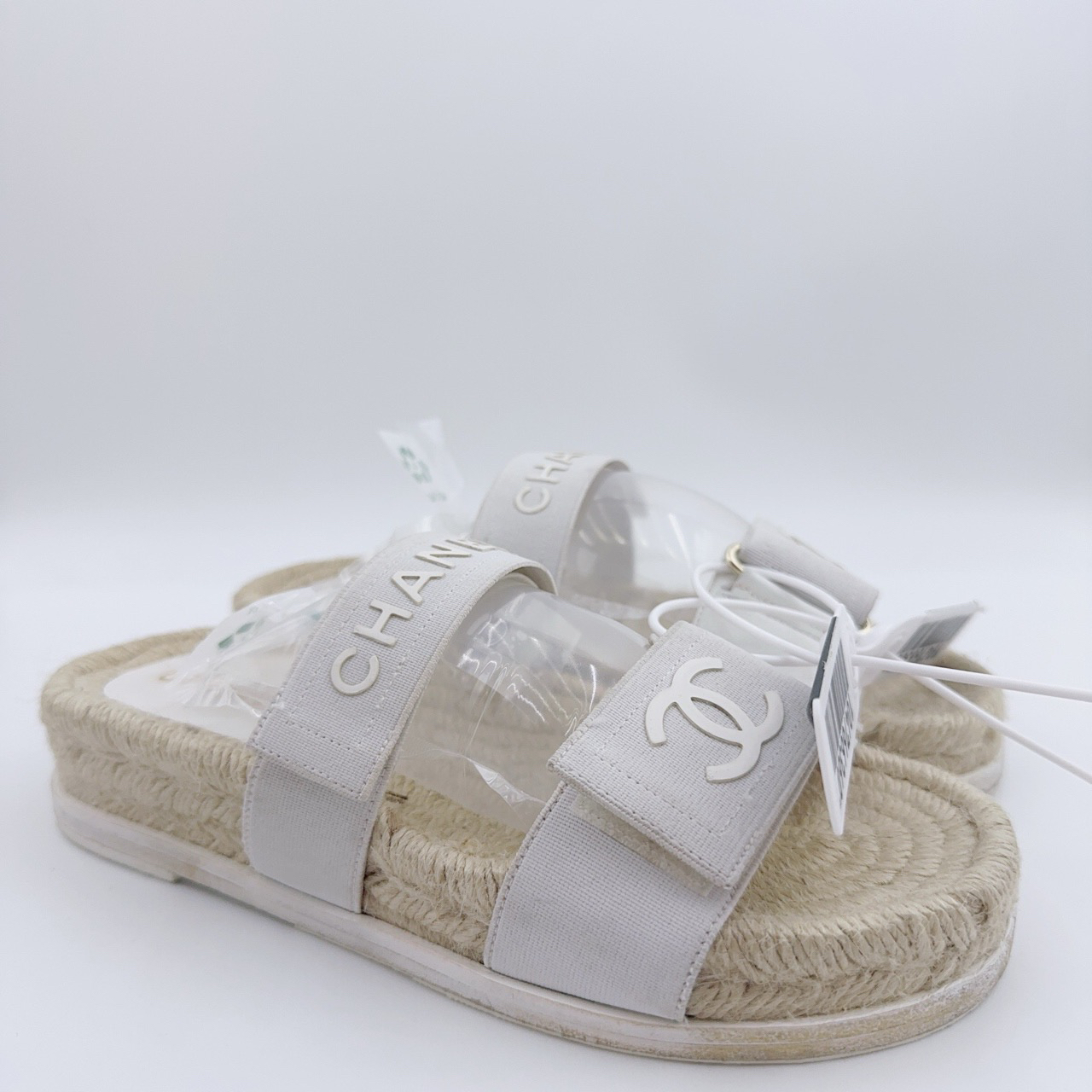 95新 Chanel/香奈儿 36码/灰色字母logo草编凉拖/00611