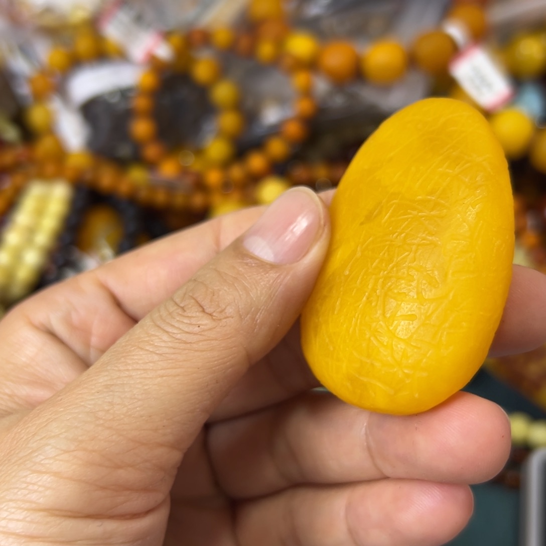 未镶嵌琥珀珠宝奇石99