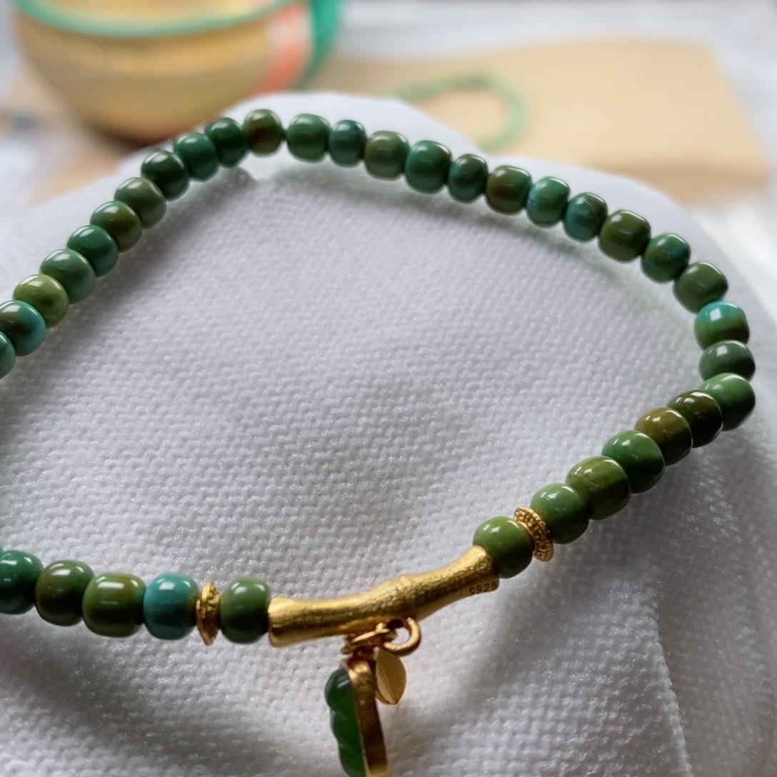 绿松石颈饰未镶嵌