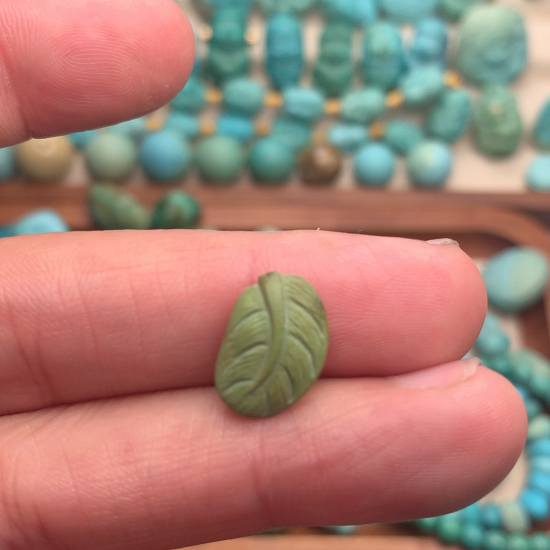 7***.绿松石未镶嵌颈饰