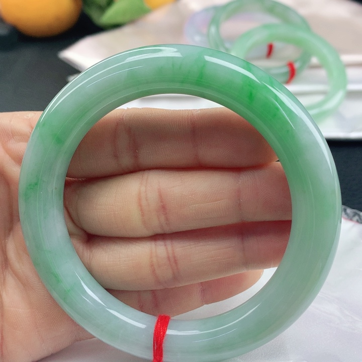 翡翠手镯（圆镯）未镶嵌60+飘阳绿翡翠圆条手镯