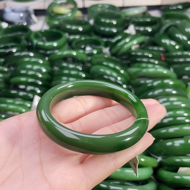 未镶嵌手镯和田玉（碧玉）