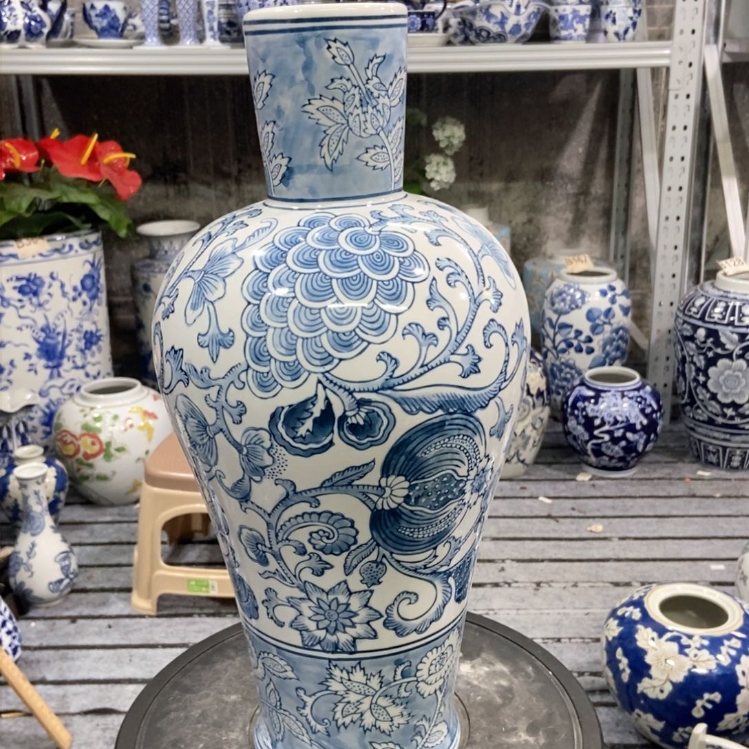 摆件花瓶手绘釉下彩