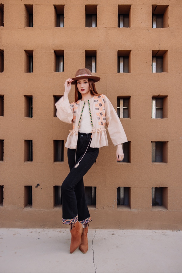 Concept限量款刺绣上衣 