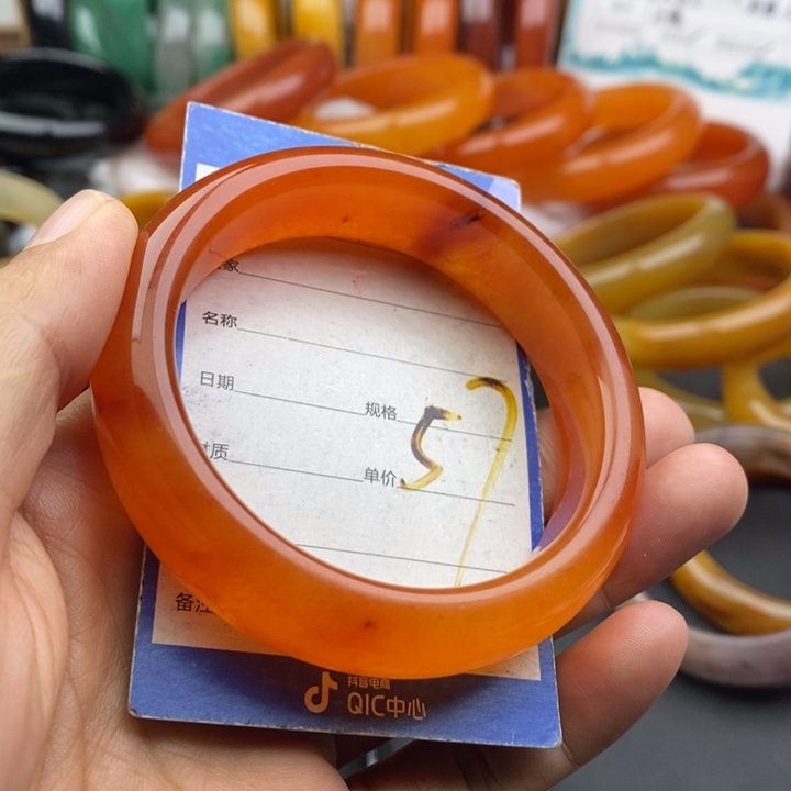 未镶嵌手镯石英质玉