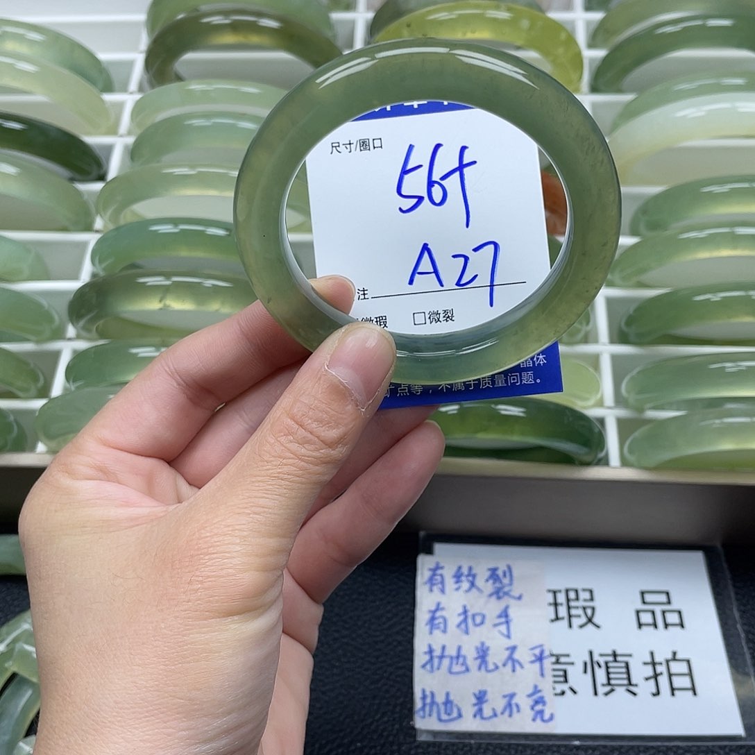 蛇纹石玉手镯未镶嵌