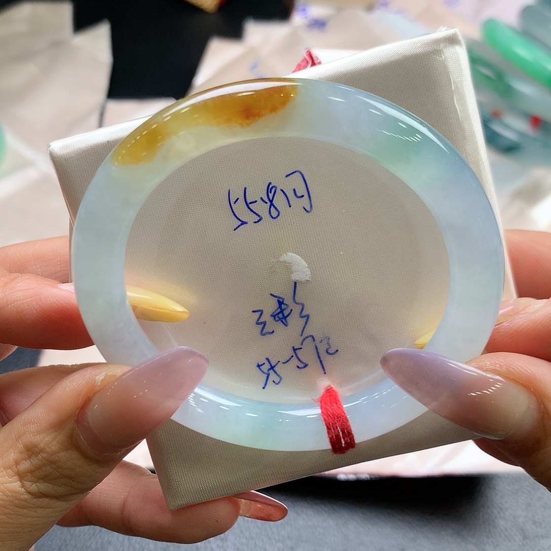 翡翠未镶嵌手镯55.8元三彩