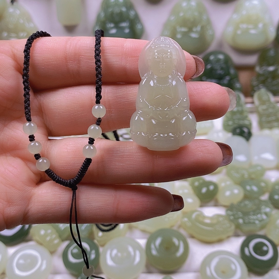 用***8和田玉未镶嵌颈饰