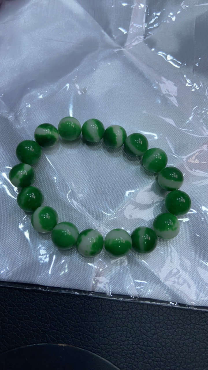 B 93 卡12 一线天果绿苏手串