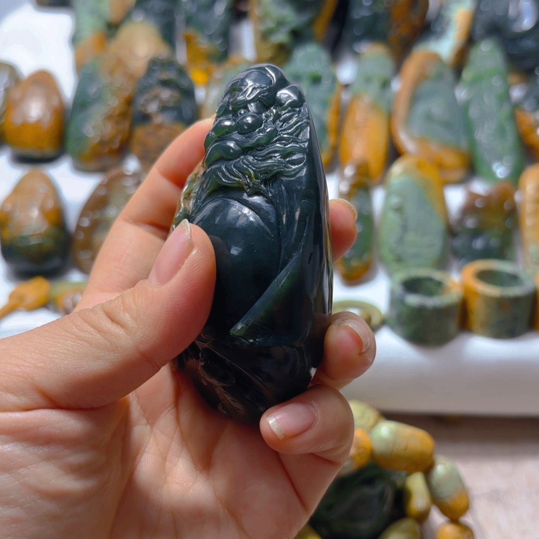 岫岩河磨玉（透闪石质玉）挂件未镶嵌杏*