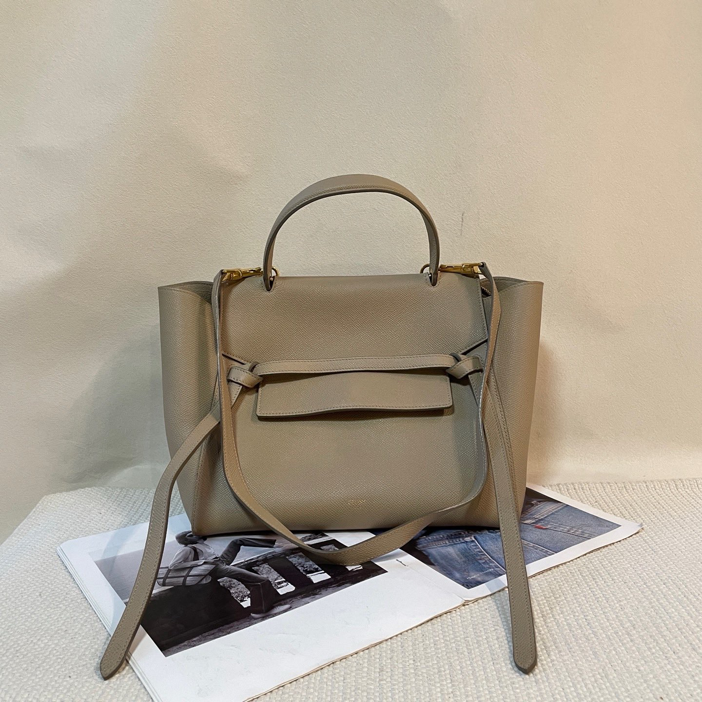 95新 Celine/思琳 Belt Mini 奶茶色鲶鱼手提单肩包